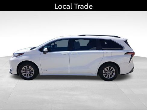 Used 2021 Toyota Sienna LE w/ LE Plus Package AWD/4WD image 2
