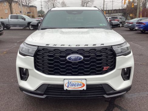 Used 2025 Ford Explorer ST image 2