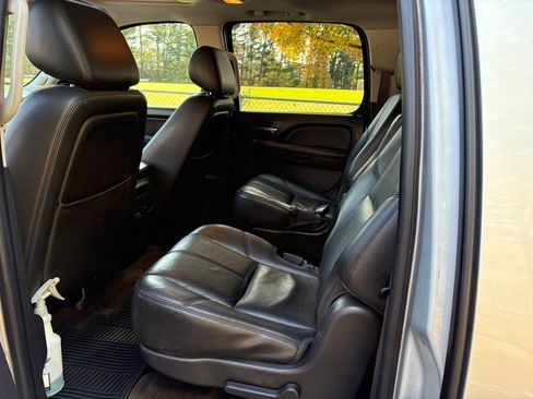 Used 2013 Chevrolet Suburban LT image 17
