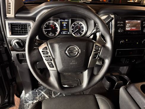 Used 2018 Nissan Titan SV AWD/4WD image 13