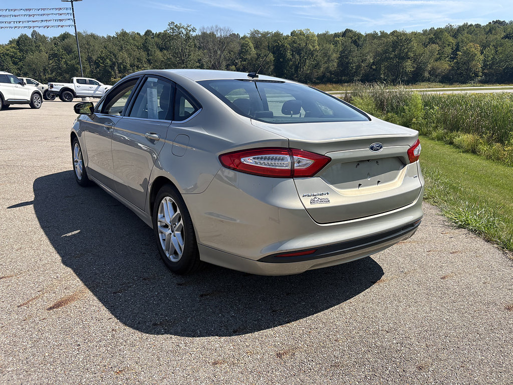 Used 2015 Ford Fusion SE FWD image 3