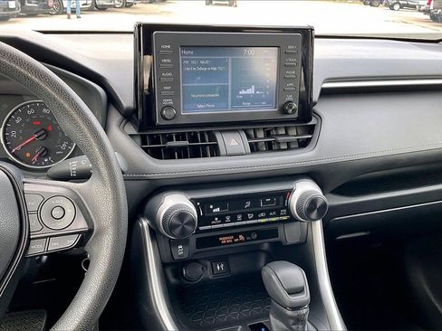Used 2019 Toyota RAV4 LE image 9