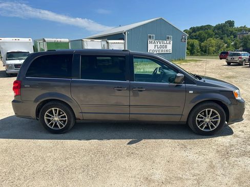 Used 2014 Dodge Grand Caravan SXT FWD image 5