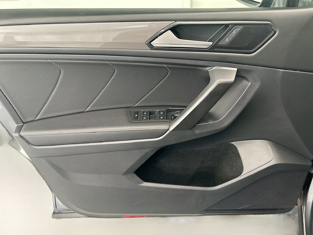 Used 2023 Volkswagen Tiguan SE FWD image 22