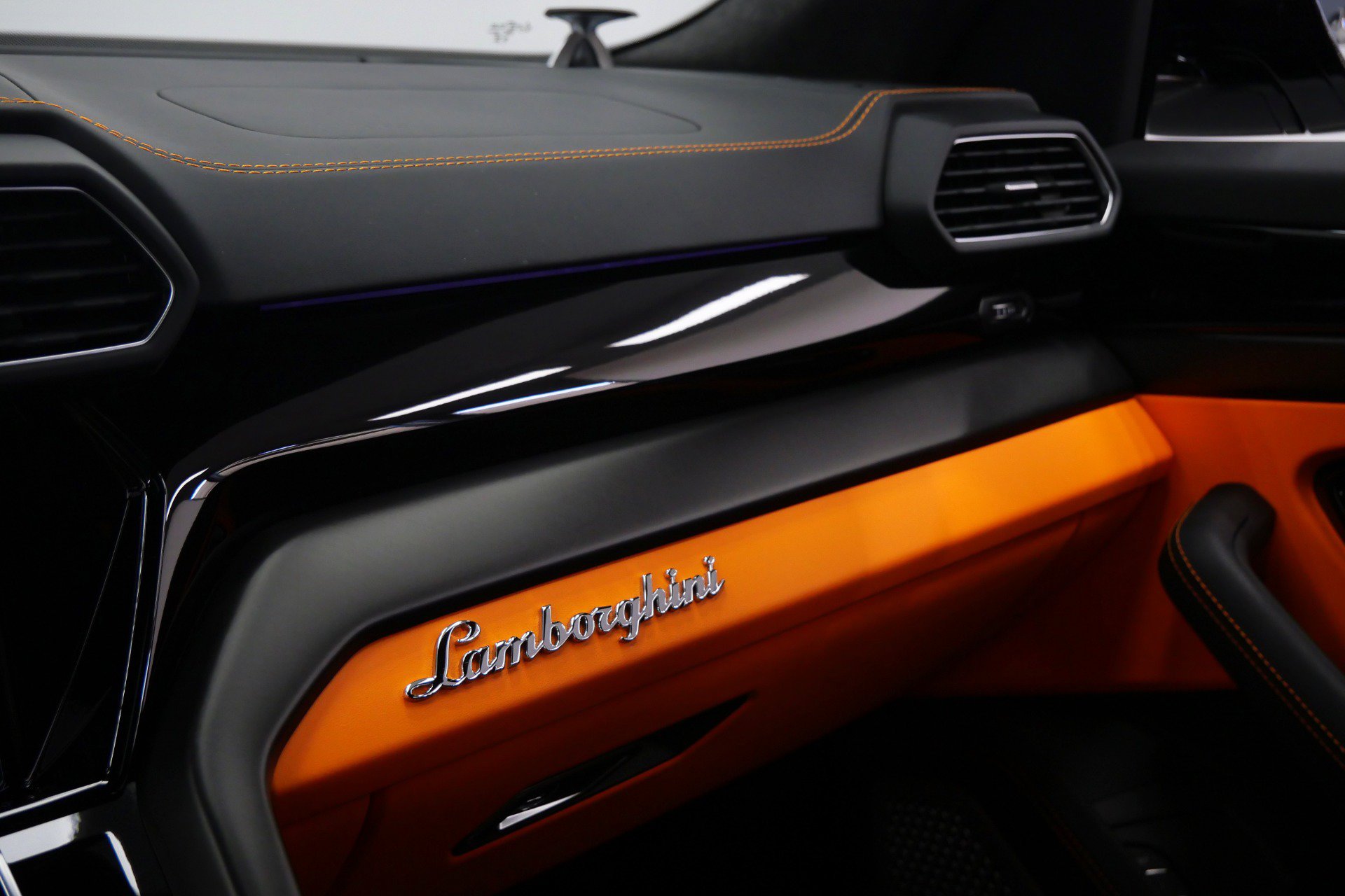Used 2023 Lamborghini Urus S AWD/4WD image 32