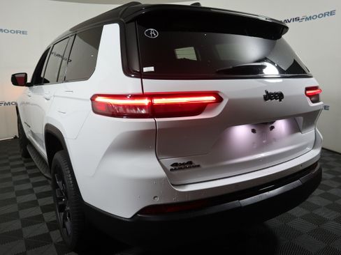 New 2025 Jeep Grand Cherokee L Limited AWD/4WD image 10