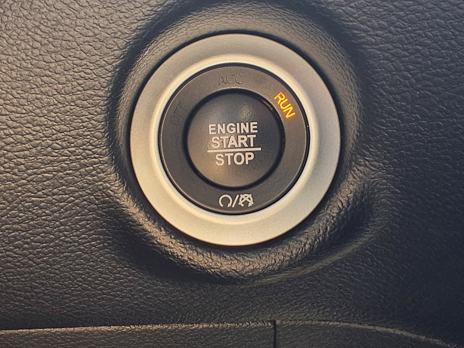Used 2025 Chrysler Pacifica Select FWD image 18