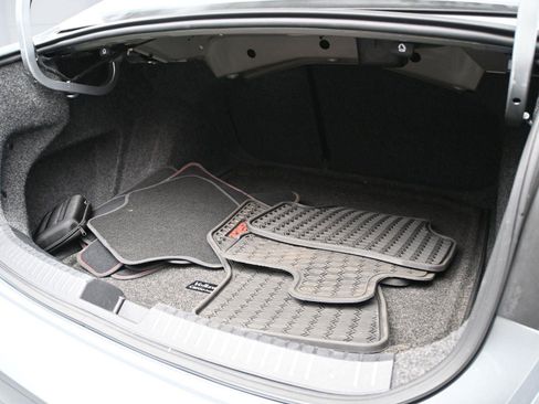 Used 2019 Volkswagen Jetta GLI image 11