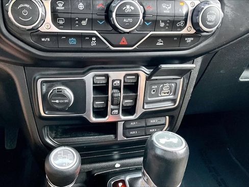 Used 2021 Jeep Wrangler Unlimited Sahara w/ Cold Weather Group AWD/4WD image 29