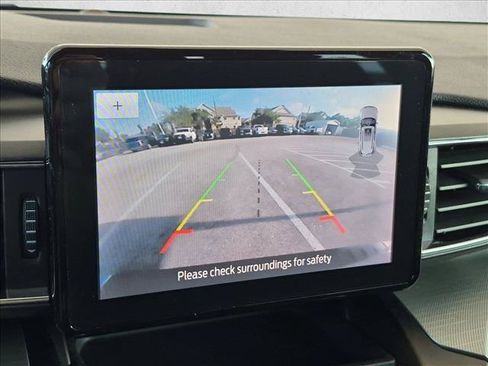 Used 2020 Ford Explorer XLT w/ Equipment Group 202A RWD image 9