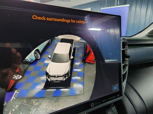 Used 2023 Toyota Tundra Platinum image 49