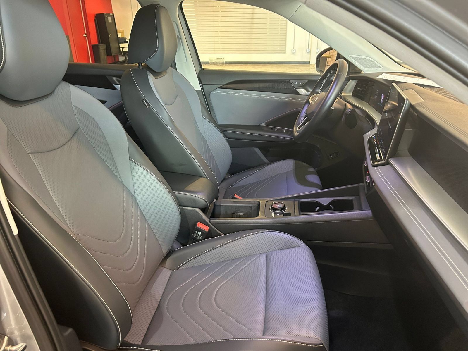 Used 2026 Volkswagen Tiguan SE AWD/4WD image 37