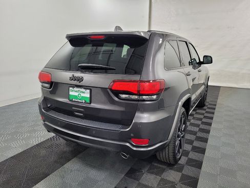 Used 2018 Jeep Grand Cherokee Altitude RWD image 9