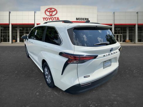Certified 2021 Toyota Sienna XLE FWD image 7