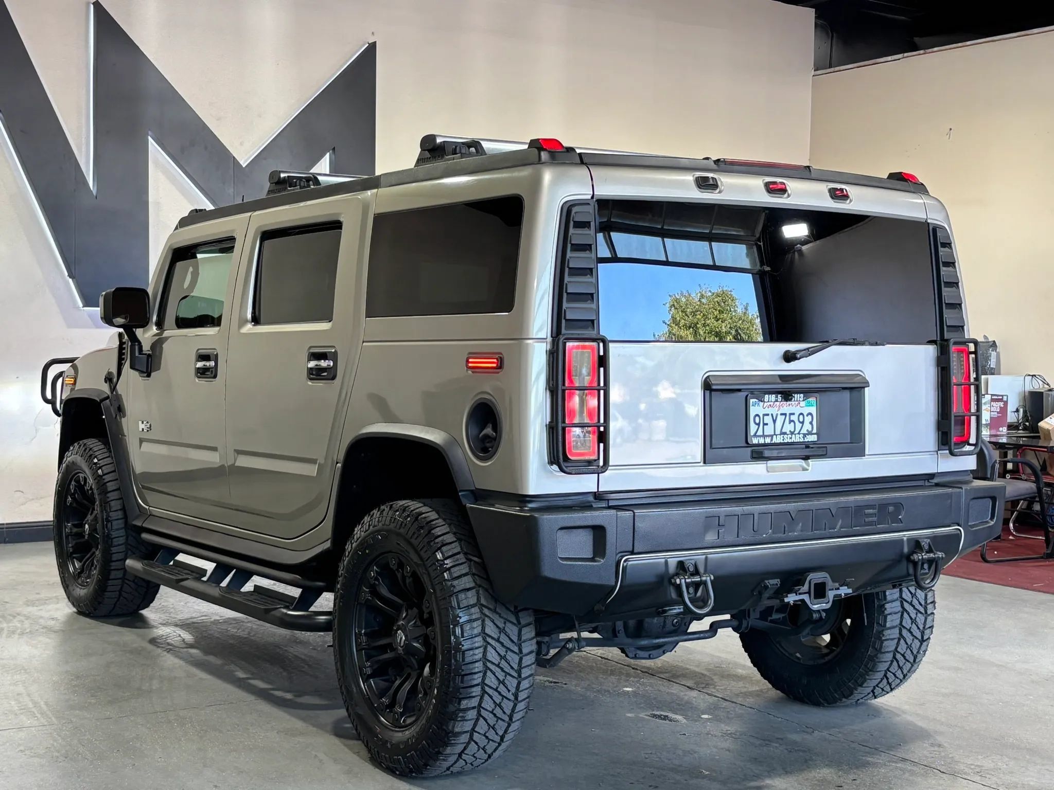Used 2003 HUMMER H2 w/ Preferred Equipment Group AWD/4WD image 6