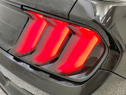 Used 2020 Ford Mustang GT image 15