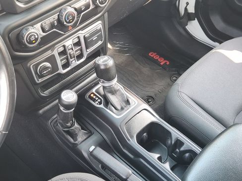 Used 2018 Jeep Wrangler Unlimited Sport S AWD/4WD image 16