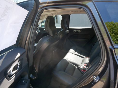 Certified 2025 Volvo XC60 B5 Plus AWD/4WD image 11