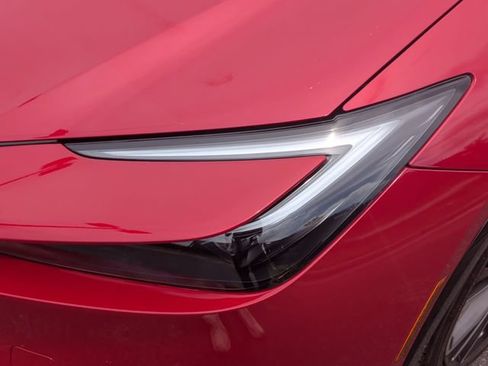 Used 2023 Toyota Prius XLE FWD image 11
