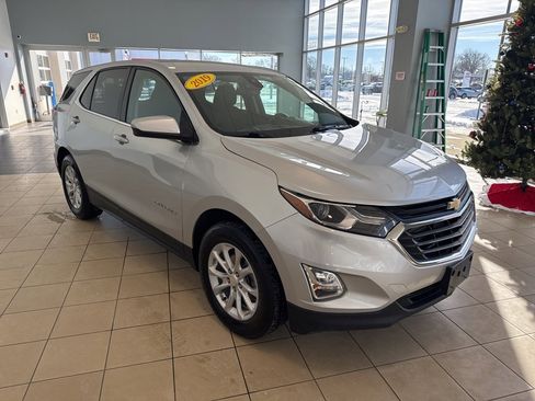 Used 2019 Chevrolet Equinox LT w/ Driver Convenience Package image 5