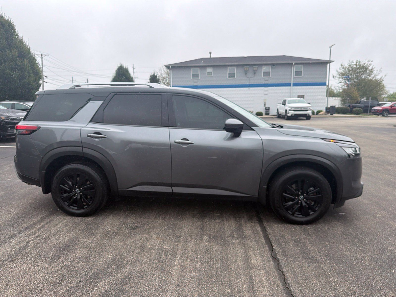 Used 2022 Nissan Pathfinder SL AWD/4WD image 6