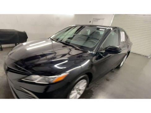 Used 2024 Toyota Camry LE image 4