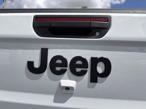 Used 2021 Jeep Gladiator Sport image 14