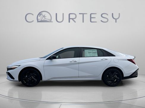 New 2026 Hyundai Elantra SEL Sport FWD image 2
