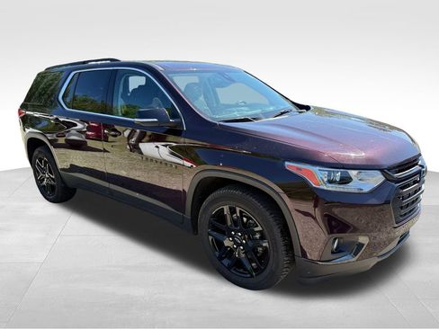 Used 2021 Chevrolet Traverse LT w/ LPO, Blackout Package AWD/4WD image 9