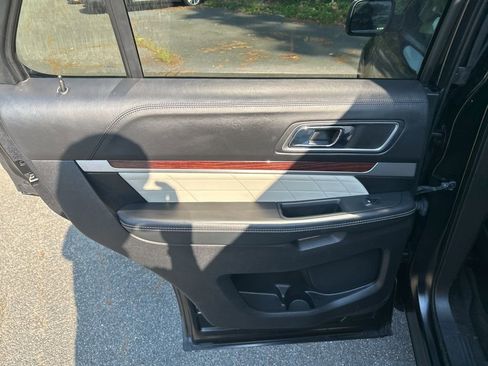 Used 2017 Ford Explorer Platinum AWD/4WD image 24
