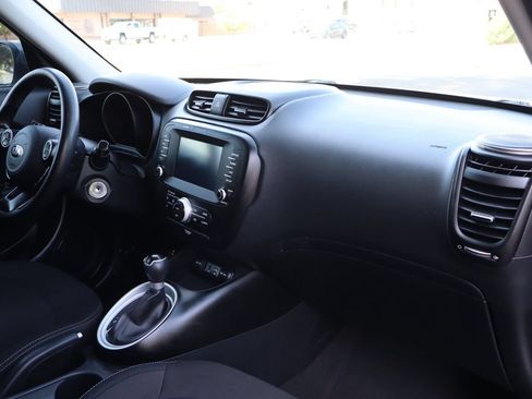 Used 2018 Kia Soul w/ Convenience Package FWD image 17