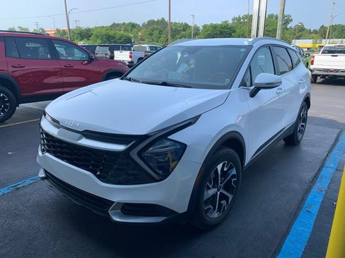 Used 2023 Kia Sportage EX AWD/4WD image 2