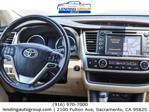 Used 2019 Toyota Highlander XLE image 12