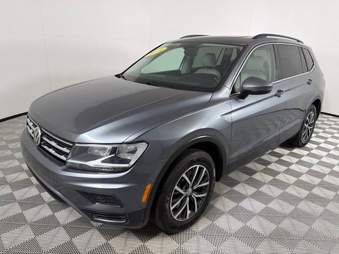 Used 2019 Volkswagen Tiguan SE w/ Panoramic Sunroof Package FWD image 9