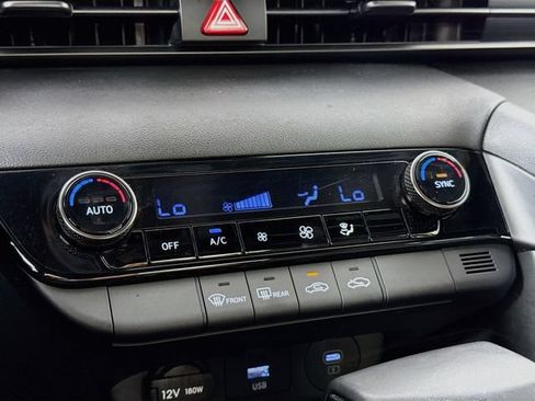 Certified 2025 Hyundai Elantra Sport FWD image 17
