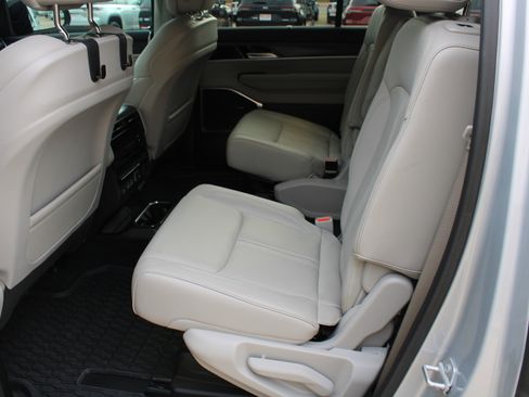 Used 2023 Jeep Wagoneer Series II w/ Convenience Group I image 20