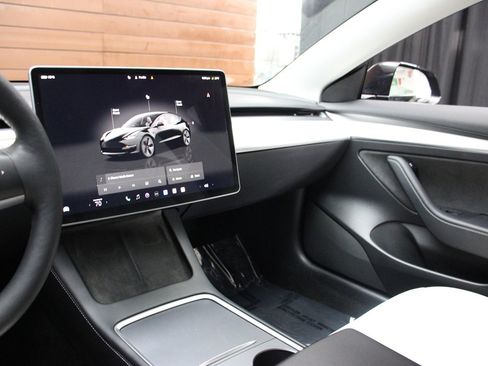 Used 2022 Tesla Model 3 image 44