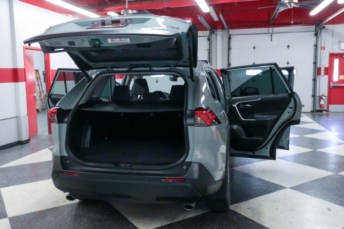 Used 2022 Toyota RAV4 XLE w/ Convenience Package FWD image 27