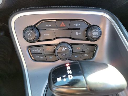 Used 2022 Dodge Challenger SXT image 12