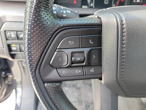 Certified 2025 Toyota Tacoma SR5 AWD/4WD image 25