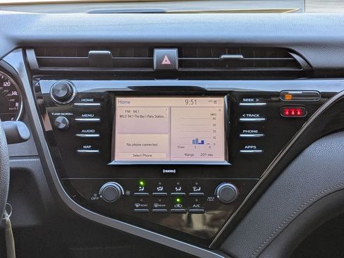 Used 2020 Toyota Camry LE image 17