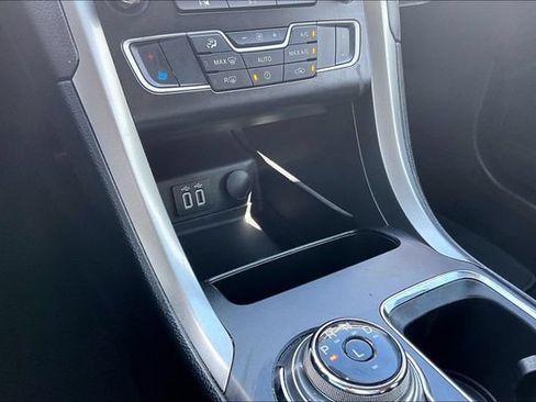 Used 2020 Ford Fusion SE FWD image 23