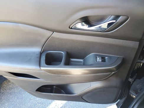 Used 2023 GMC Acadia SLT image 15