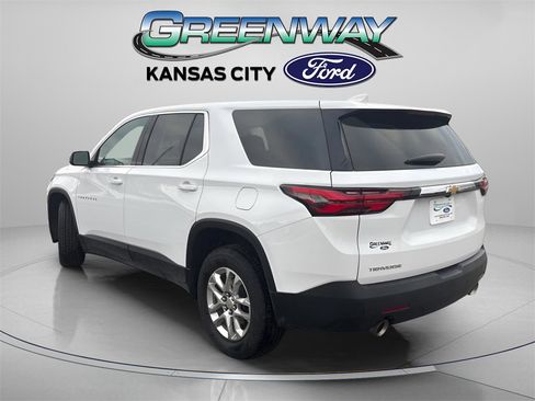 Used 2023 Chevrolet Traverse LS image 5