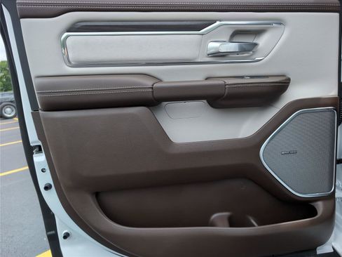 New 2026 RAM 1500 Laramie AWD/4WD image 39