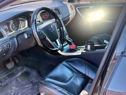 Used 2015 Volvo V60 T5 Cross Country w/ Climate Package image 5
