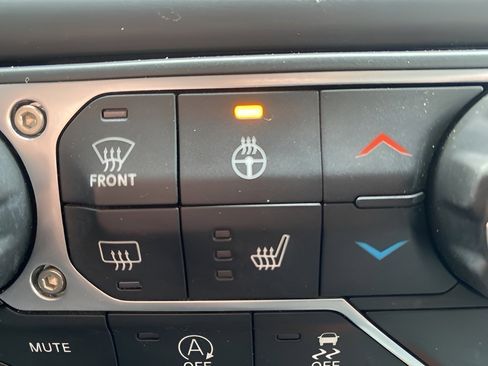 Used 2019 Jeep Wrangler Unlimited Sahara w/ Cold Weather Group image 20