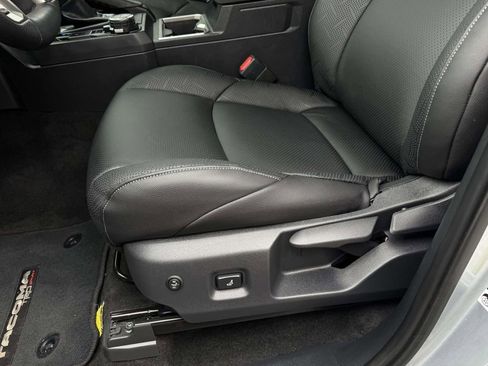 Used 2025 Toyota Tacoma TRD Sport image 17