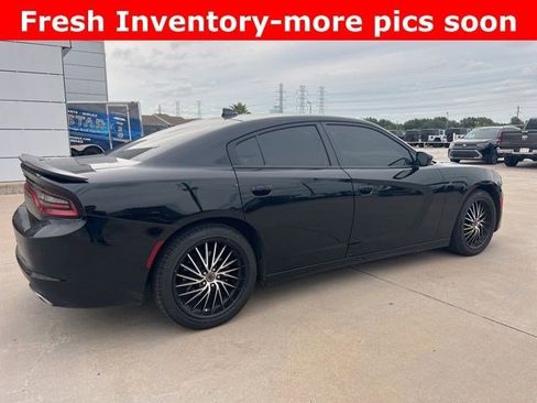 Used 2023 Dodge Charger SXT w/ Blacktop Package RWD image 3