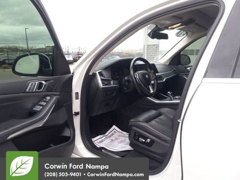 Used 2021 BMW X7 xDrive40i w/ Cold Weather Package image 9